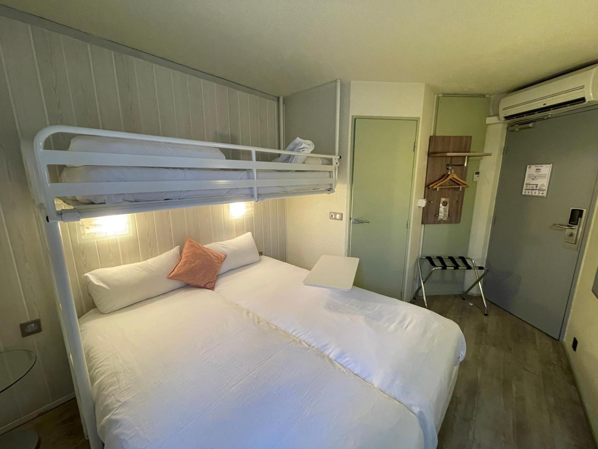 Brit Hotel シャンベリ エクステリア 写真