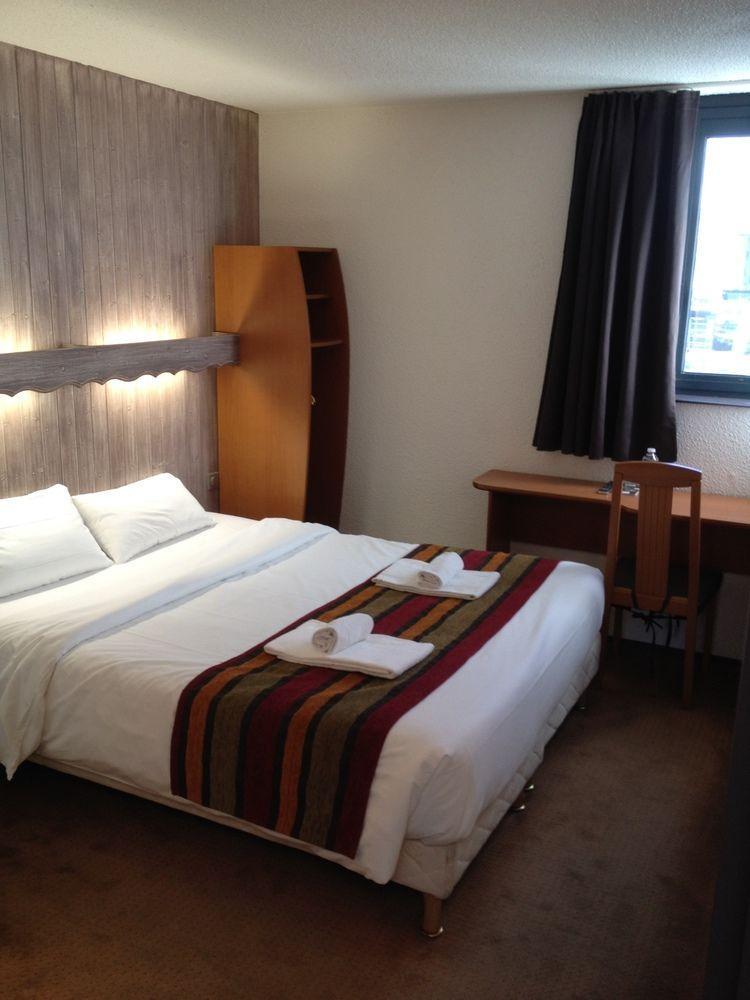 Brit Hotel シャンベリ エクステリア 写真