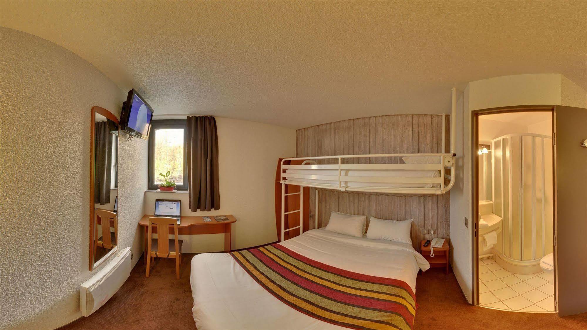 Brit Hotel シャンベリ エクステリア 写真